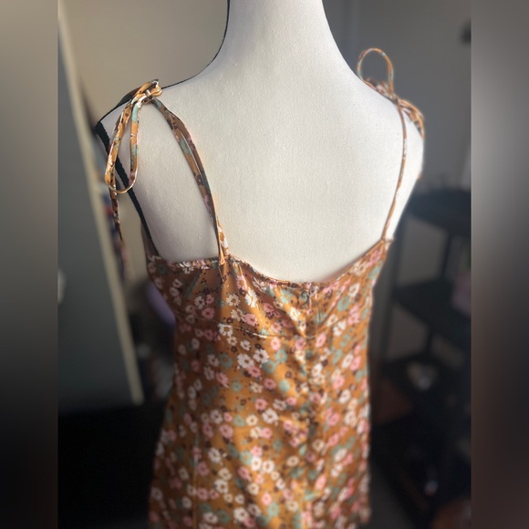 Floral Dress with Adjustable Straps - Picture 10 of 11